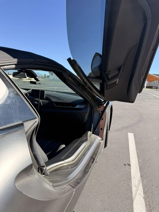 2019 BMW i8 - Image 8 of 13