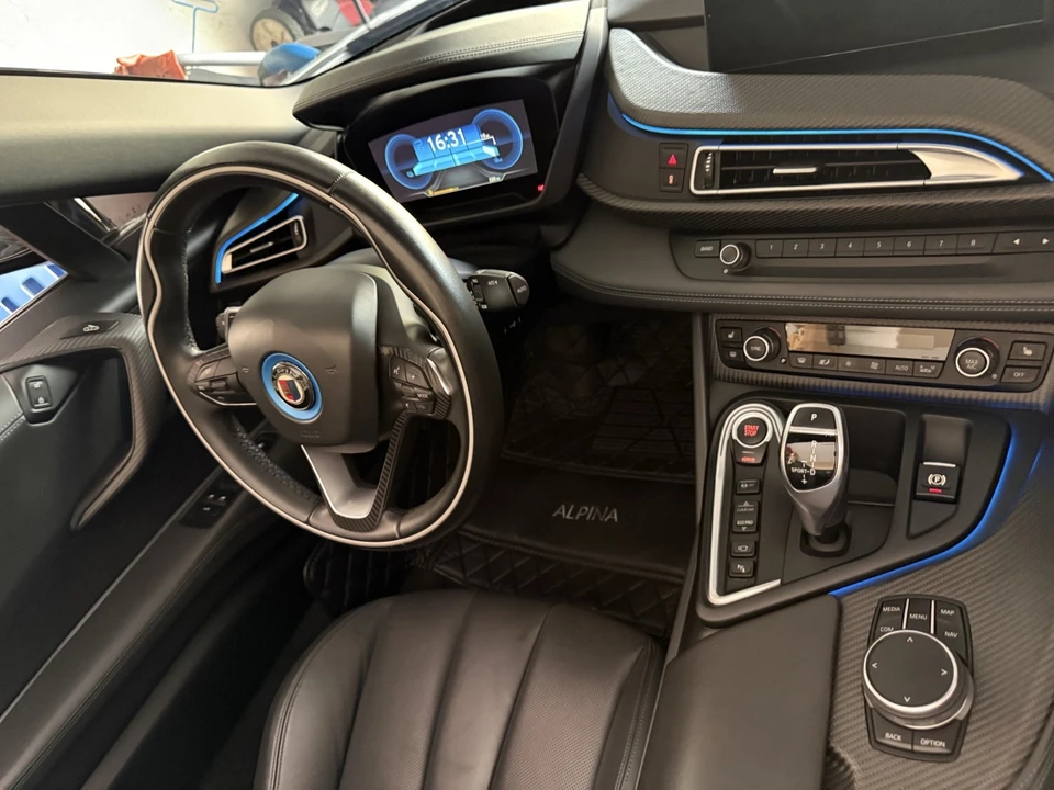 2019 BMW i8 - Image 29 of 31