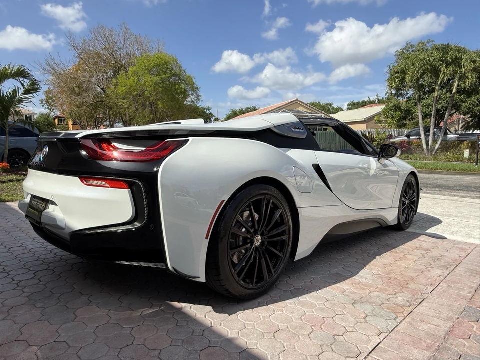 2019 BMW i8 - Image 22 of 31