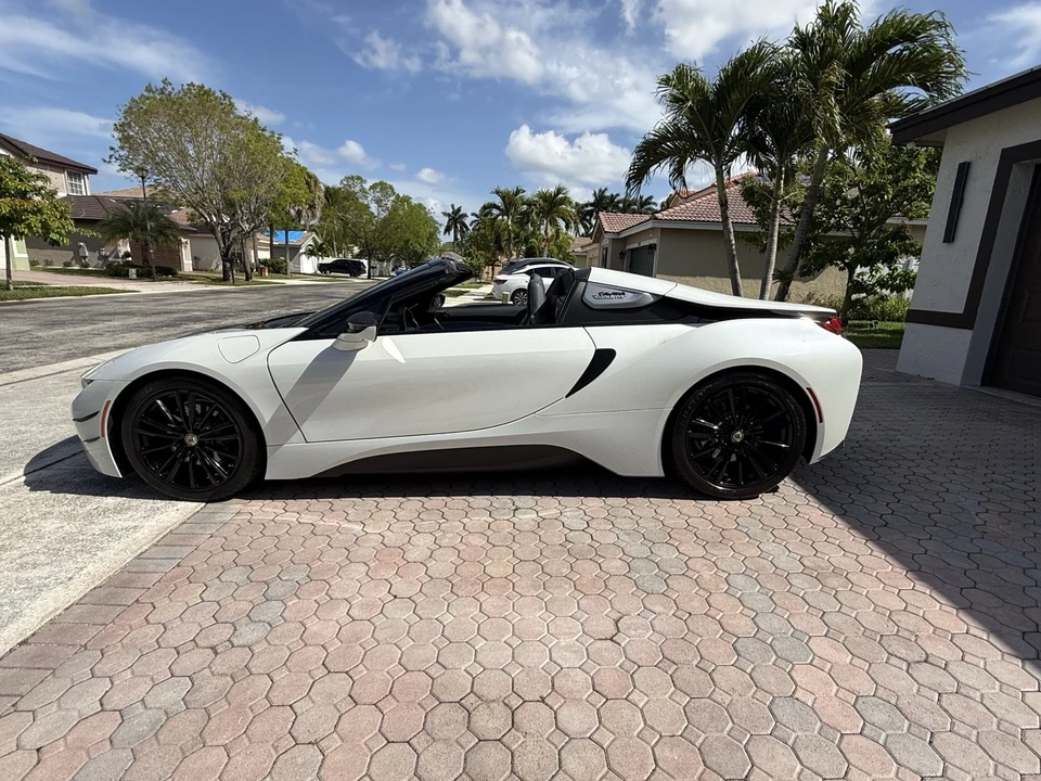 2019 BMW i8 - Image 19 of 31