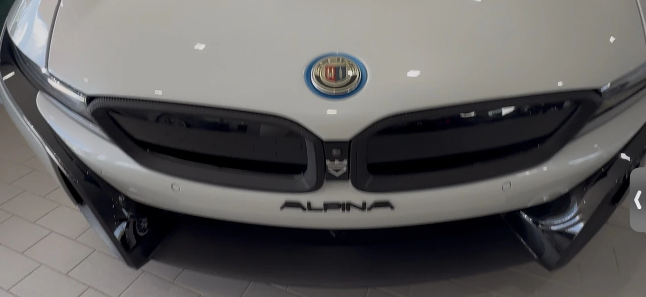 2019 BMW i8 - Image 13 of 21
