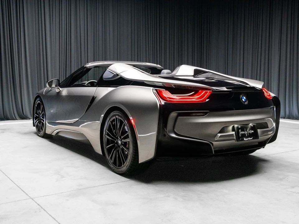 2019 BMW i8 - Image 13 of 31