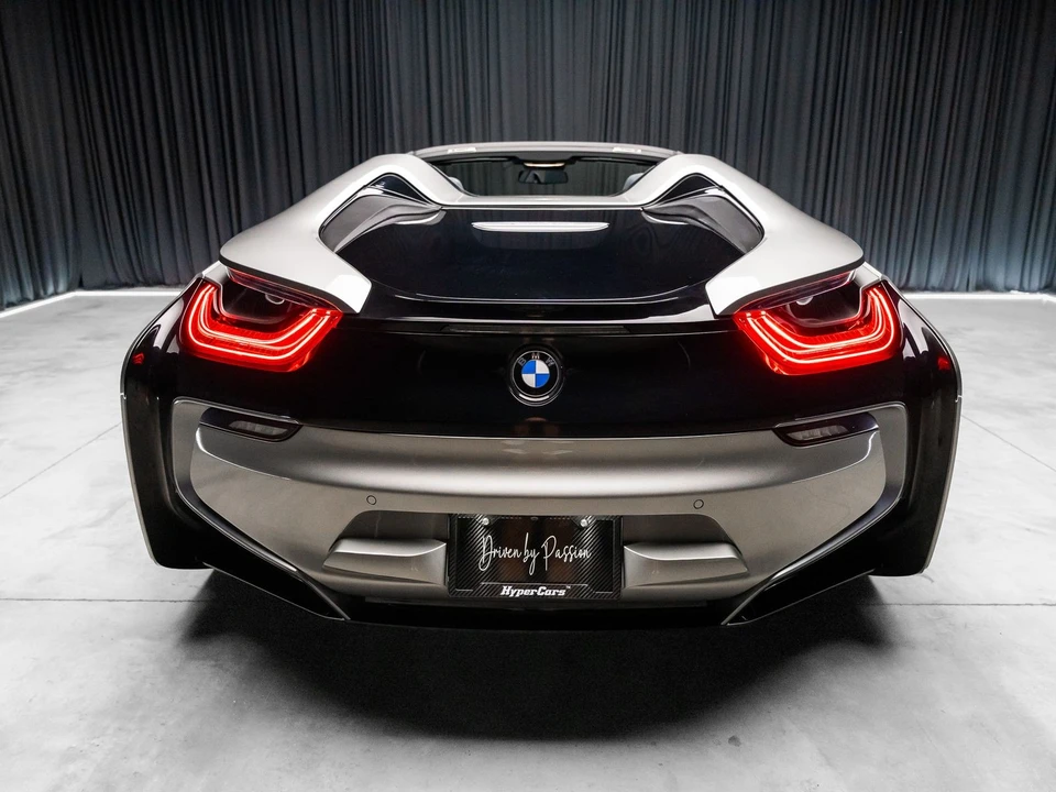 2019 BMW i8 - Image 14 of 31