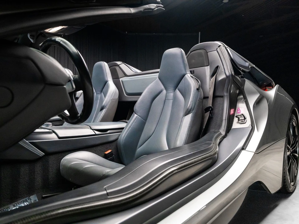 2019 BMW i8 - Image 7 of 31