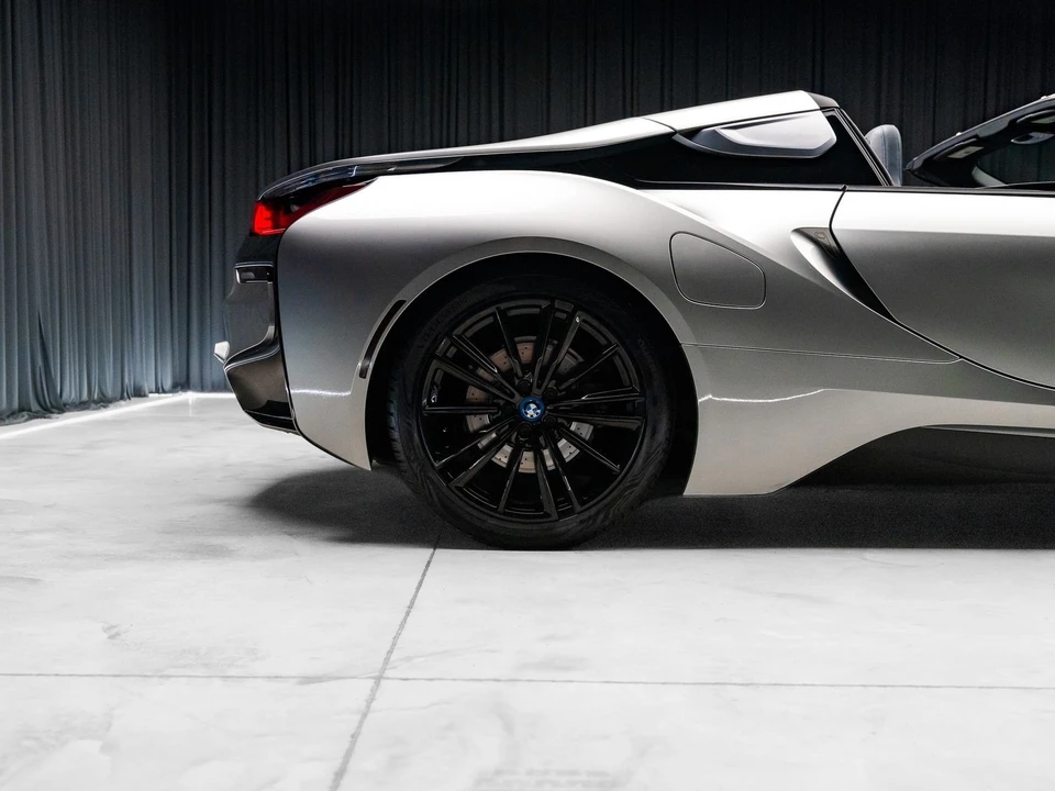 2019 BMW i8 - Image 28 of 31