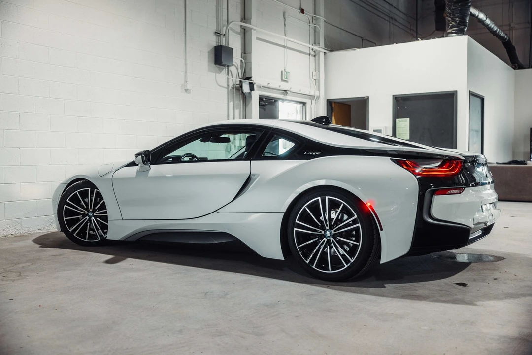 2019 BMW i8 - Image 13 of 31