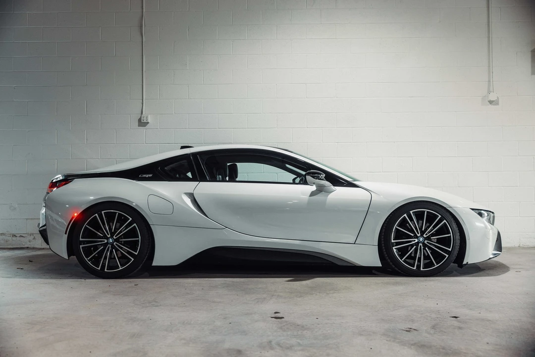 2019 BMW i8 - Image 7 of 31