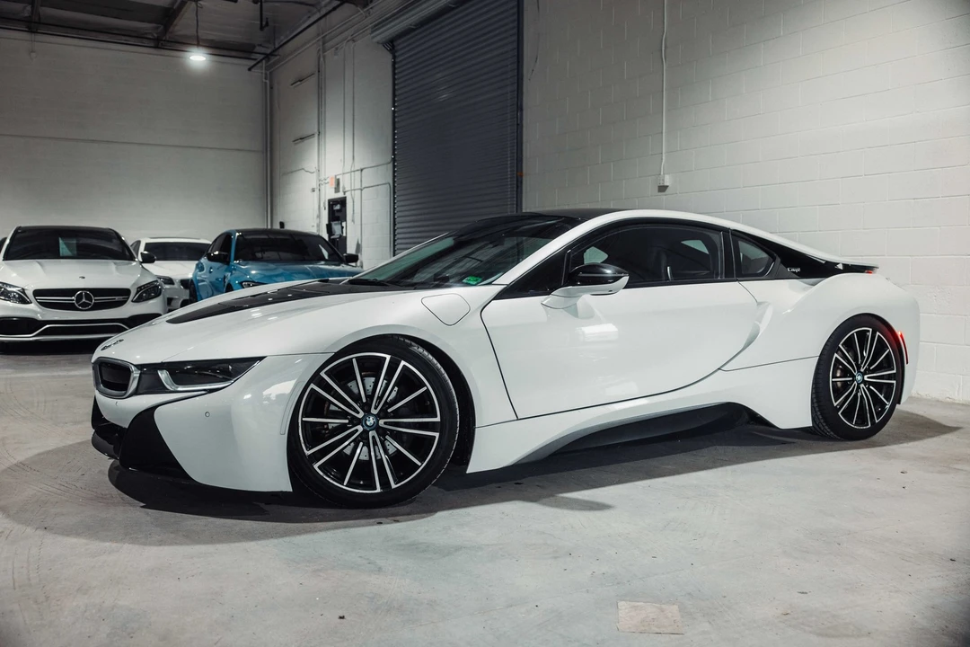 2019 BMW i8 - Image 2 of 31