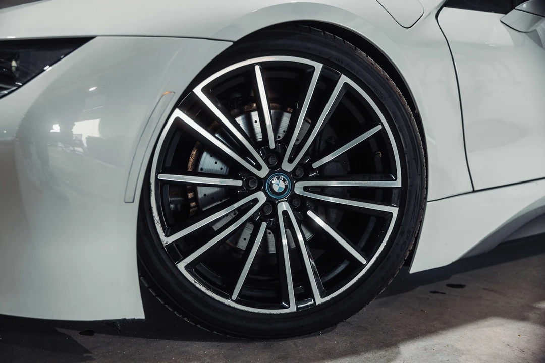2019 BMW i8 - Image 18 of 31