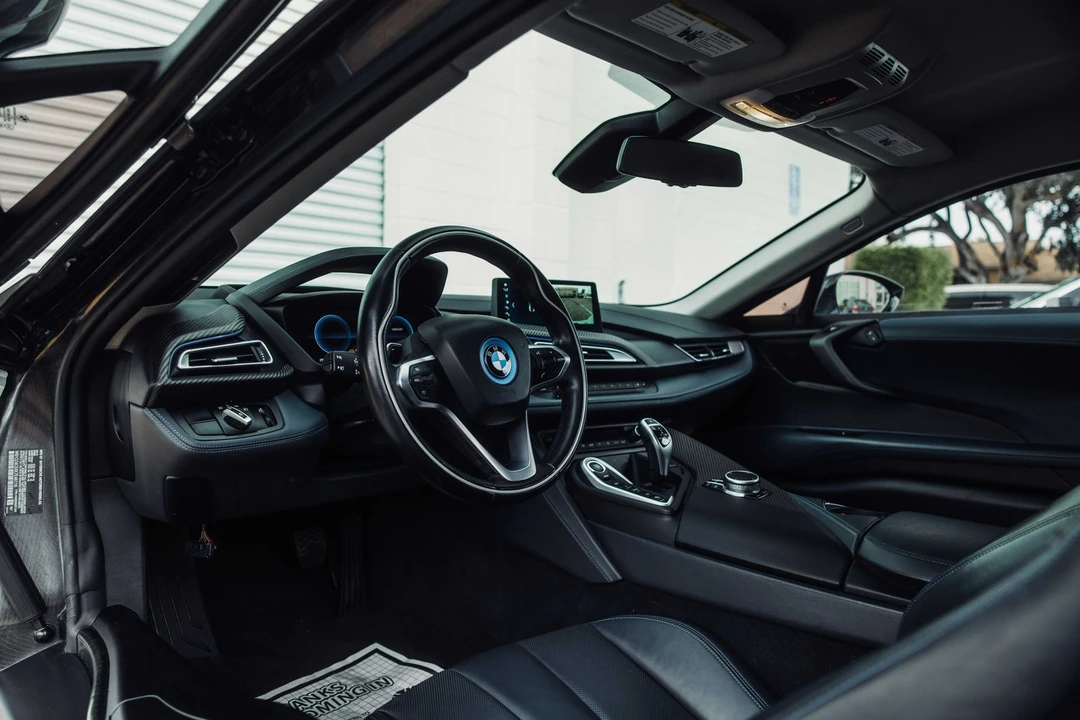2019 BMW i8 - Image 15 of 31