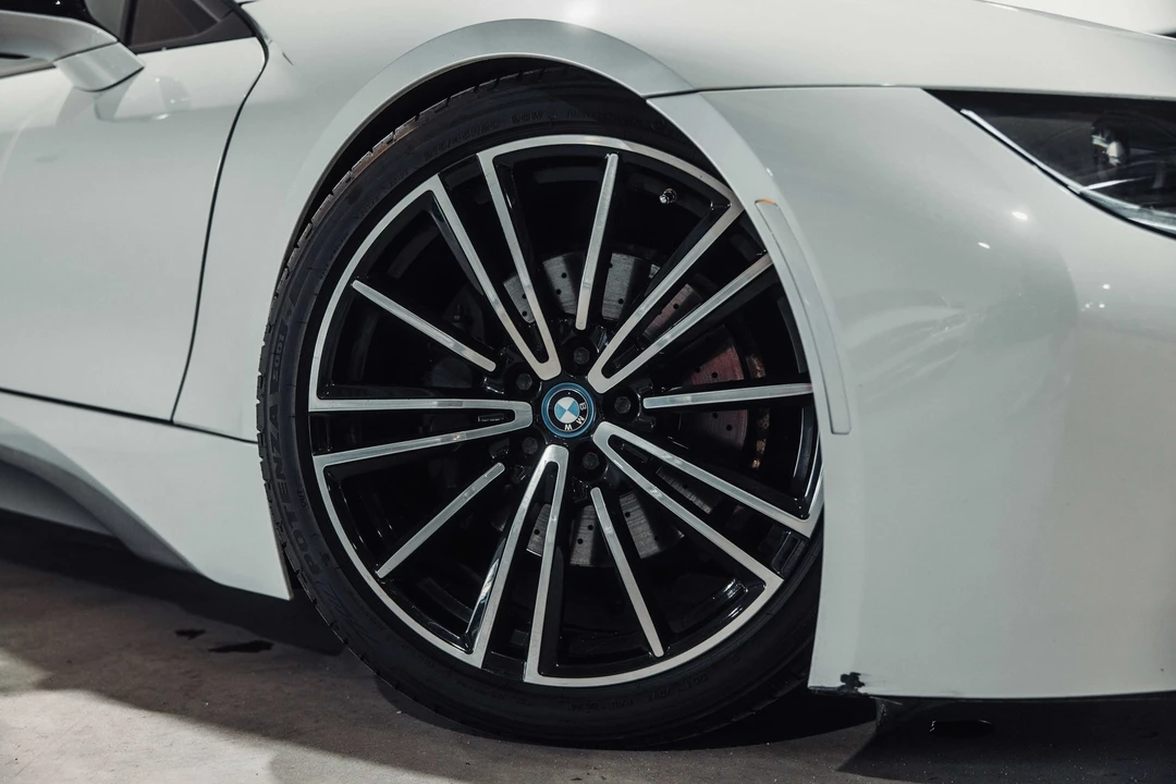 2019 BMW i8 - Image 27 of 31