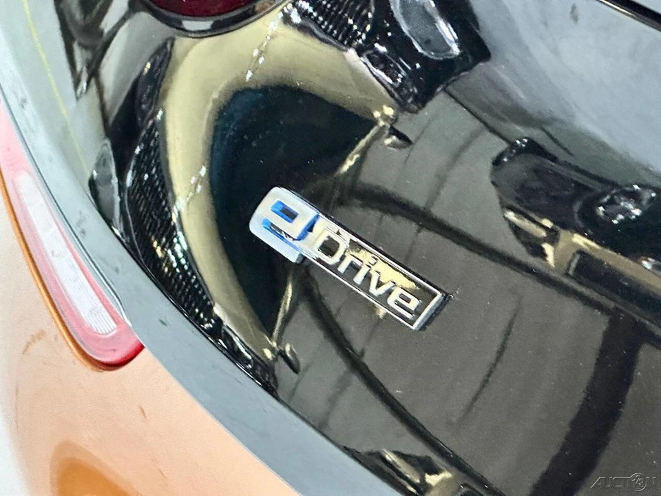 2019 BMW i8 - Image 13 of 24
