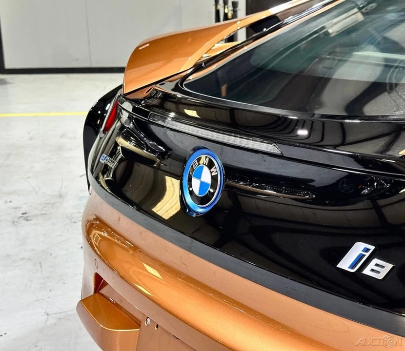 2019 BMW i8 - Image 11 of 24