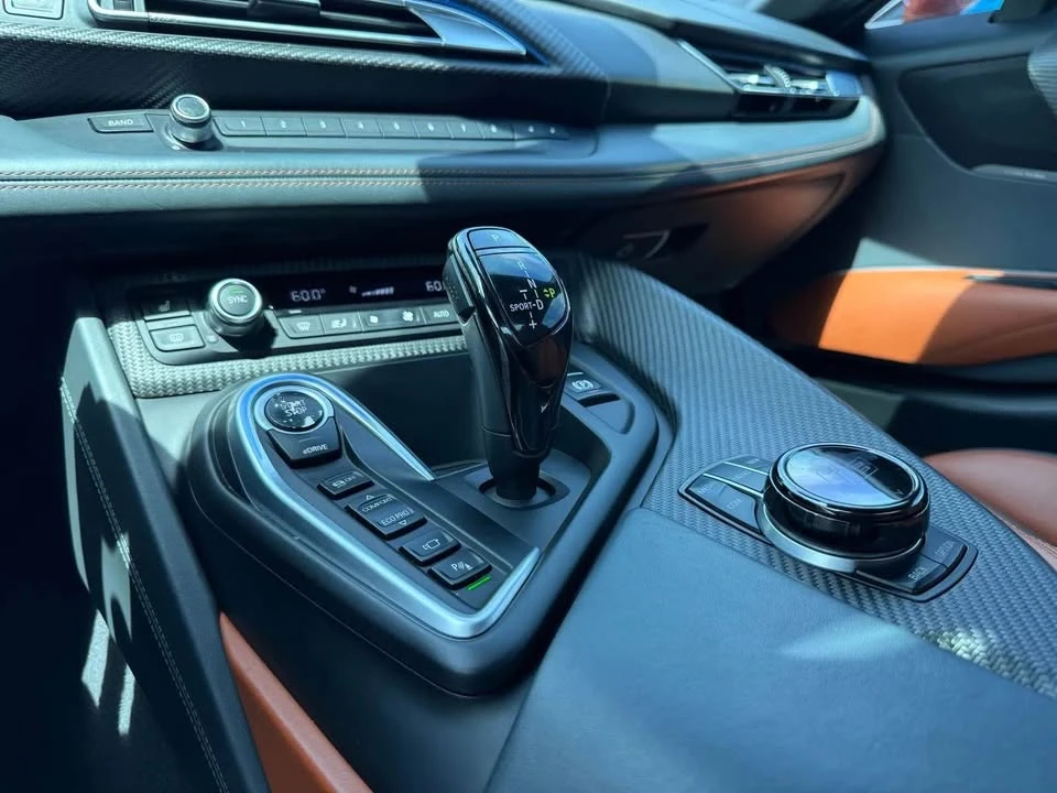 2019 BMW i8 - Image 14 of 18