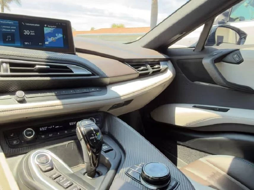 2019 BMW i8 - Image 4 of 4