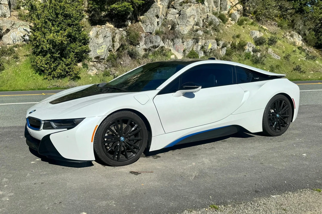 2019 BMW i8 - Image 12 of 31