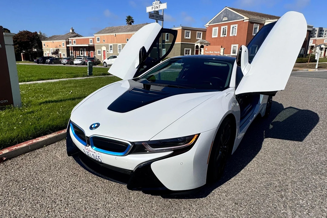 2019 BMW i8 - Image 10 of 31
