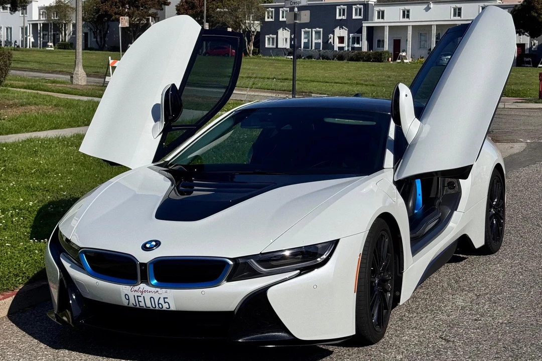 2019 BMW i8 - Image 9 of 31