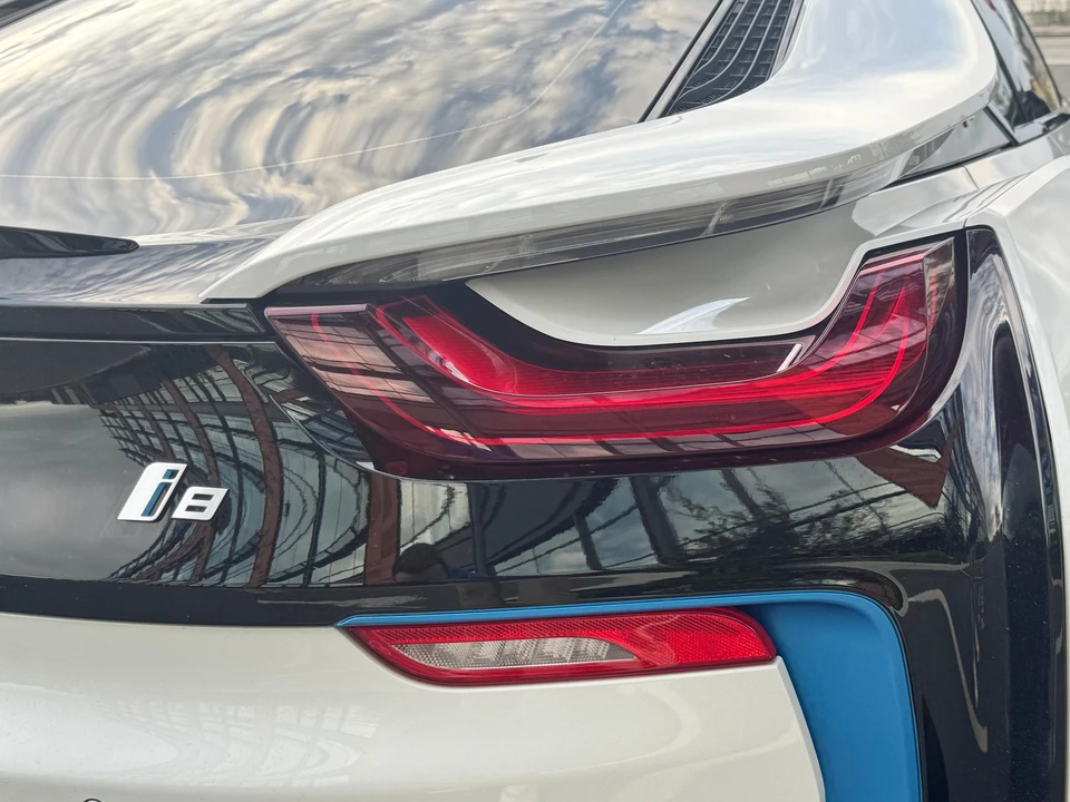 2019 BMW i8 - Image 28 of 31