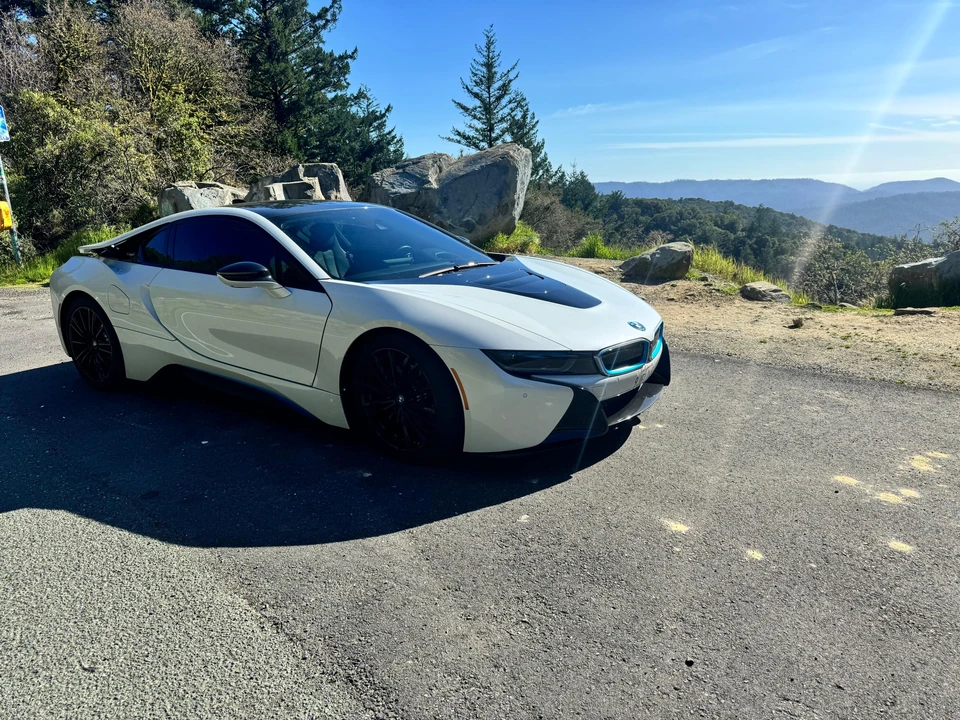 2019 BMW i8 - Image 18 of 31