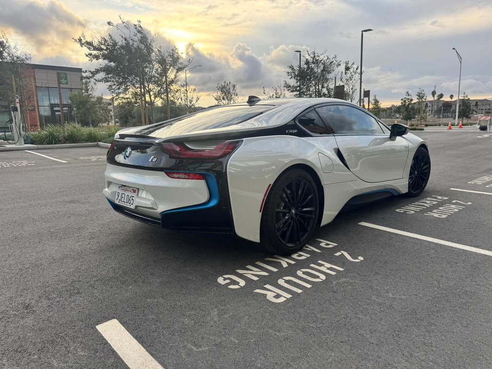 2019 BMW i8 - Image 17 of 31