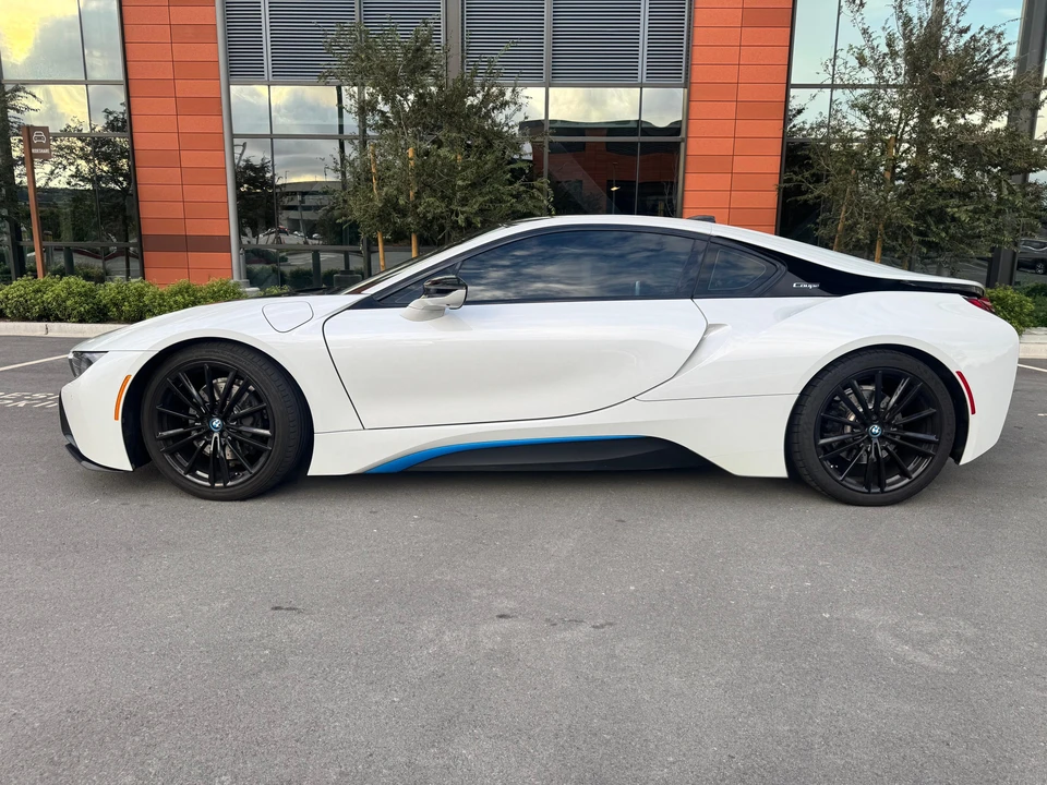 2019 BMW i8 - Image 13 of 31