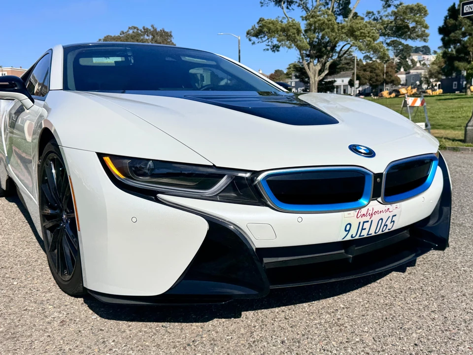 2019 BMW i8 - Image 21 of 31