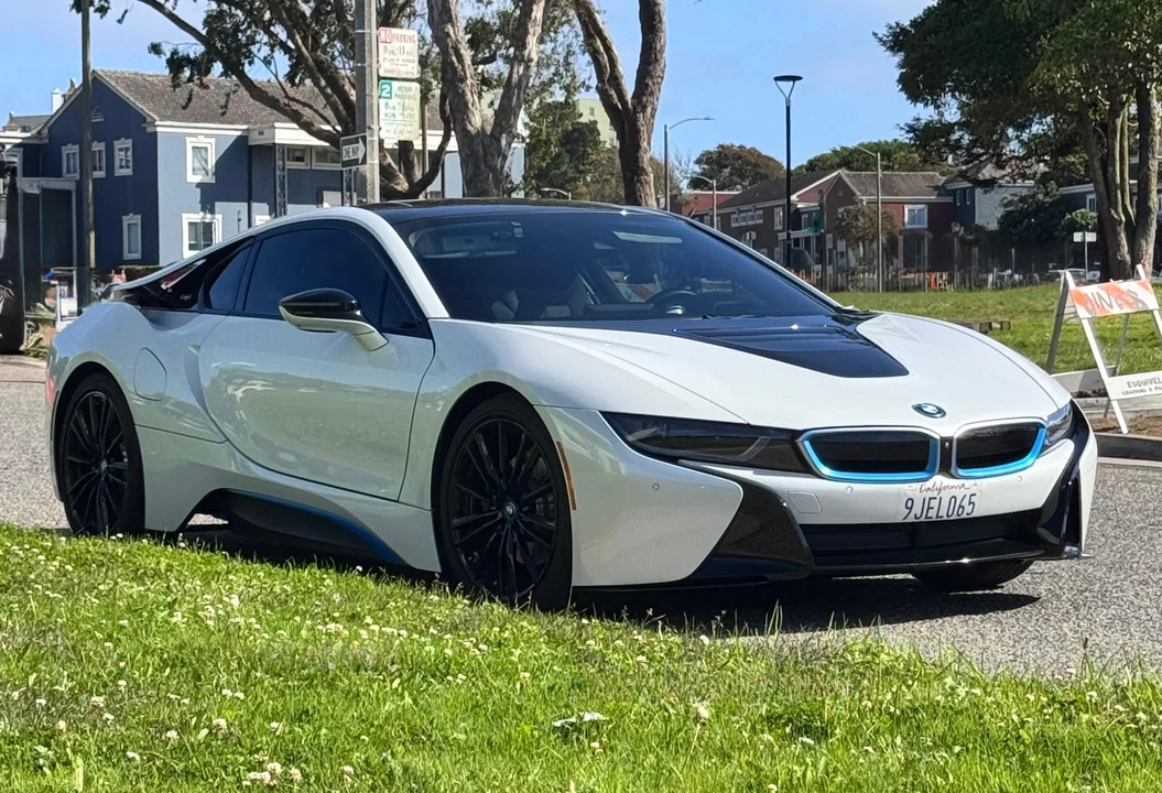 2019 BMW i8 - Image 19 of 31