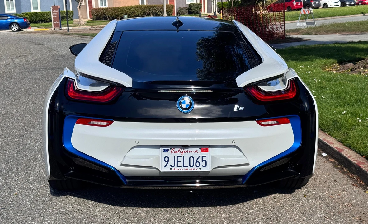 2019 BMW i8 - Image 16 of 31