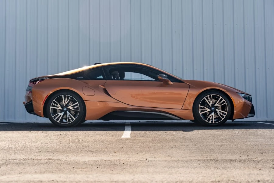 2019 BMW i8 - Image 13 of 25