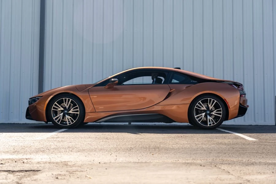 2019 BMW i8 - Image 2 of 25