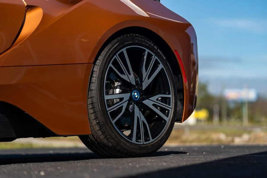 2019 BMW i8 - Image 10 of 25