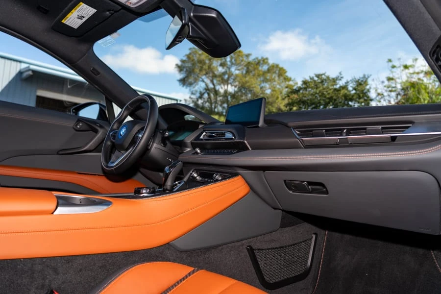 2019 BMW i8 - Image 14 of 25