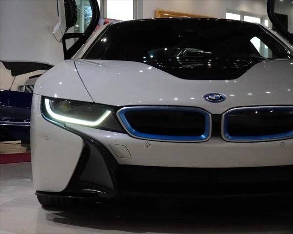 2019 BMW i8 - Image 7 of 21