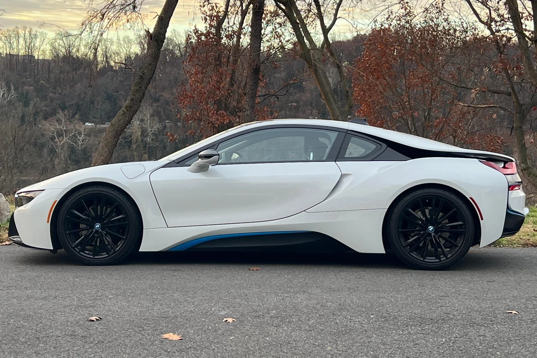 2019 BMW i8 - Image 3 of 27