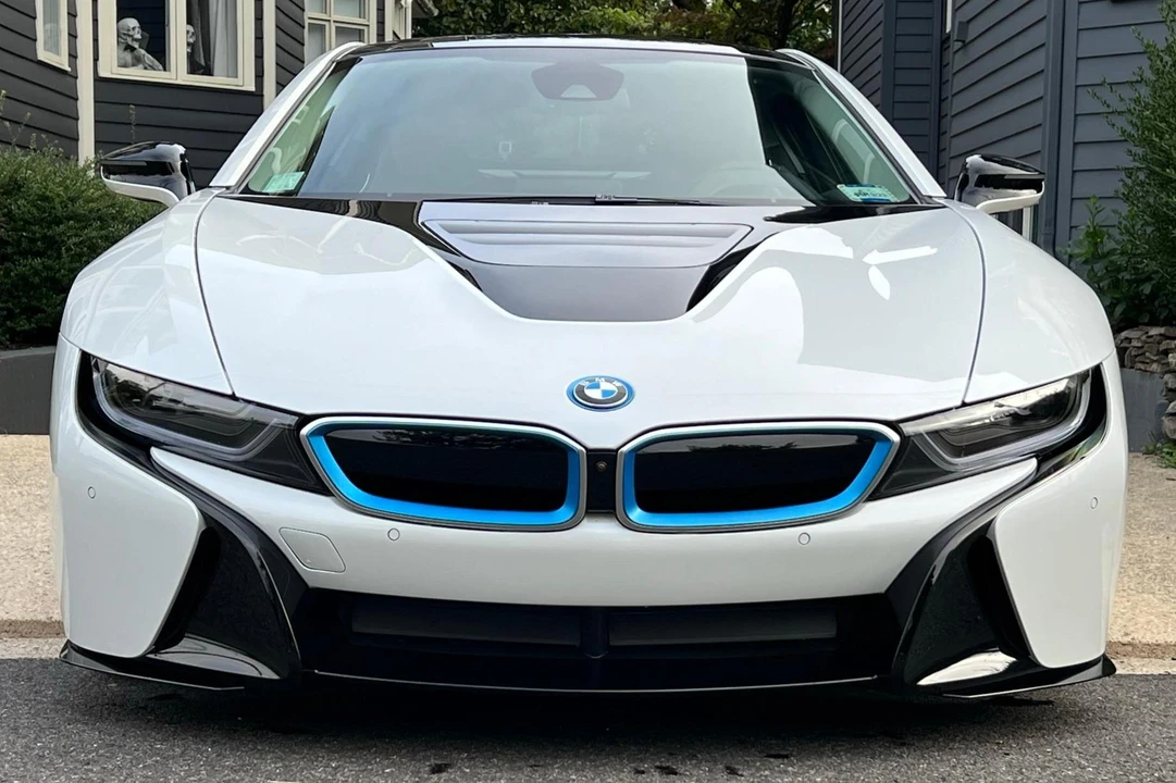 2019 BMW i8 - Image 2 of 27