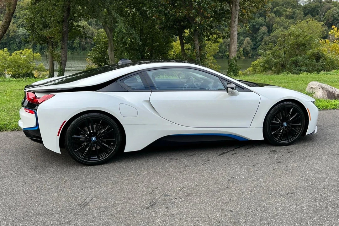 2019 BMW i8 - Image 11 of 27