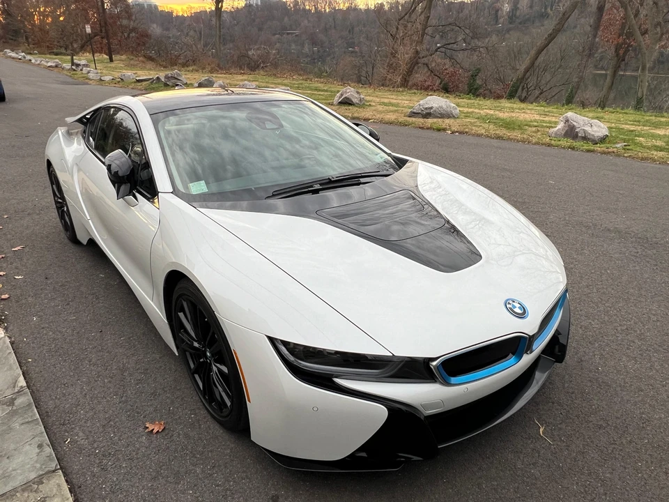 2019 BMW i8 - Image 14 of 27