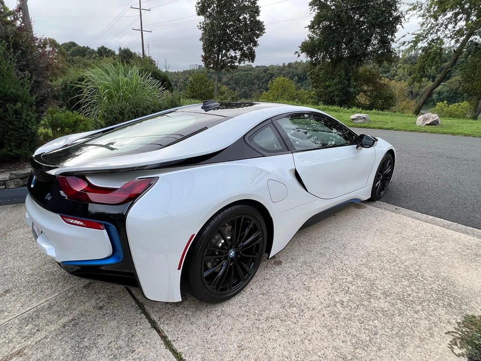 2019 BMW i8 - Image 10 of 27
