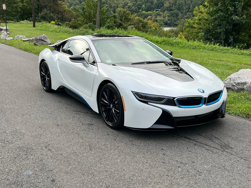 2019 BMW i8 - Image 13 of 27