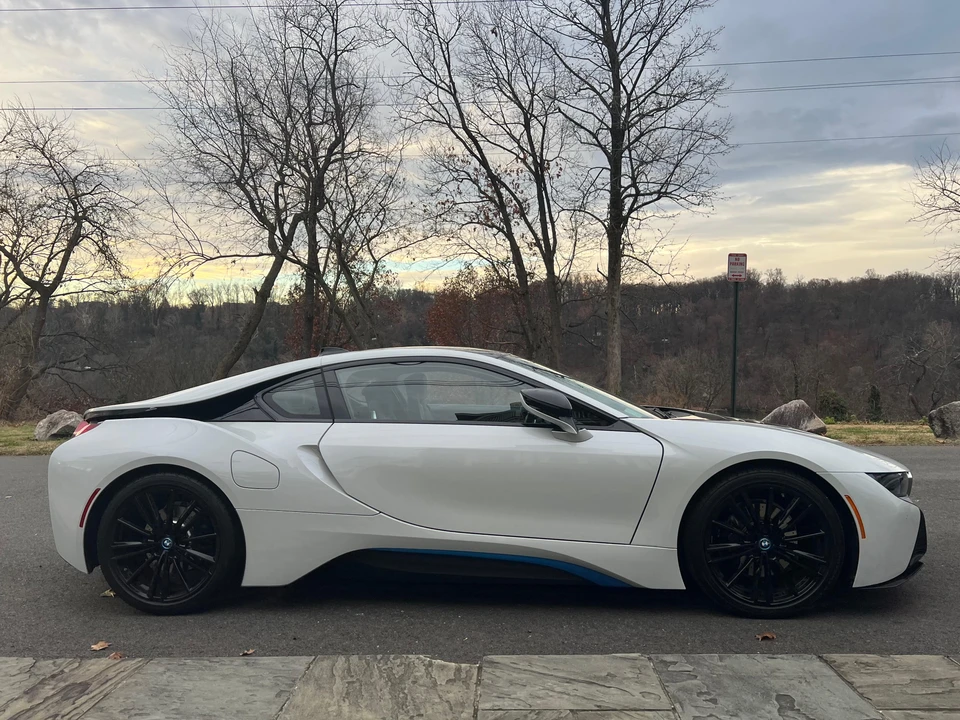 2019 BMW i8 - Image 12 of 27