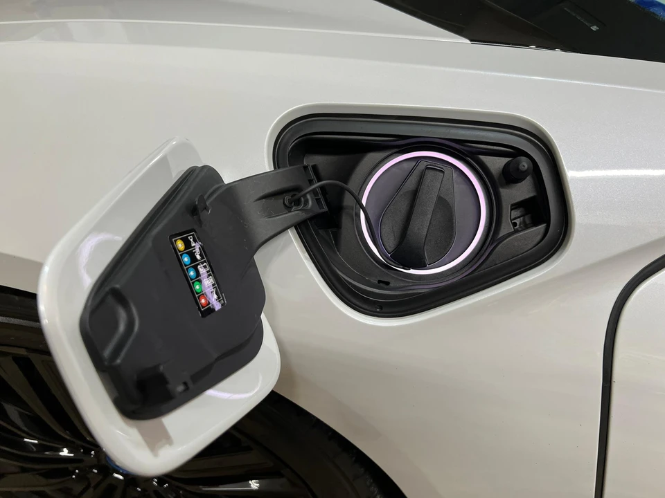 2019 BMW i8 - Image 23 of 27