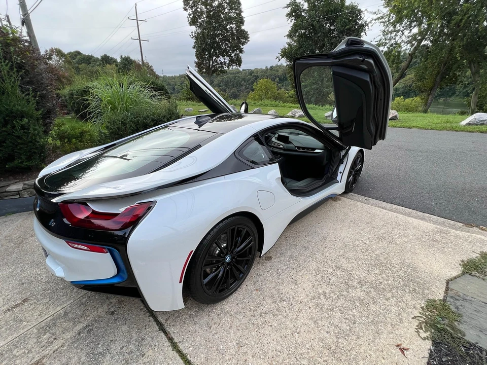 2019 BMW i8 - Image 15 of 27