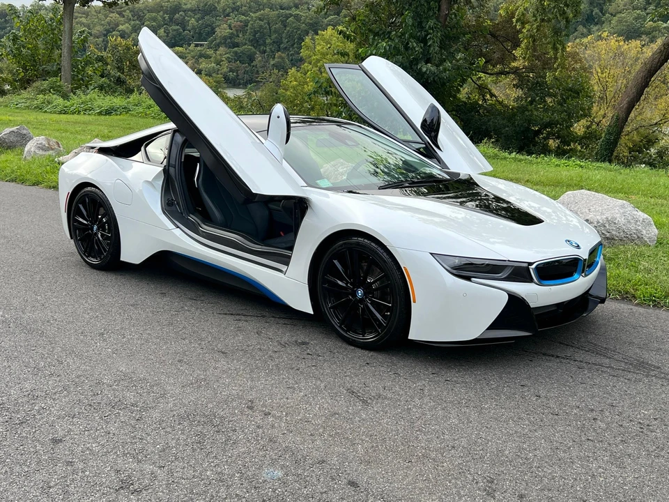 2019 BMW i8 - Image 16 of 27