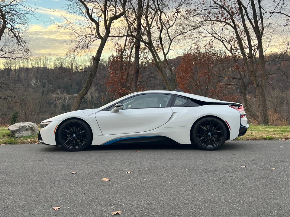 2019 BMW i8 - Image 9 of 27