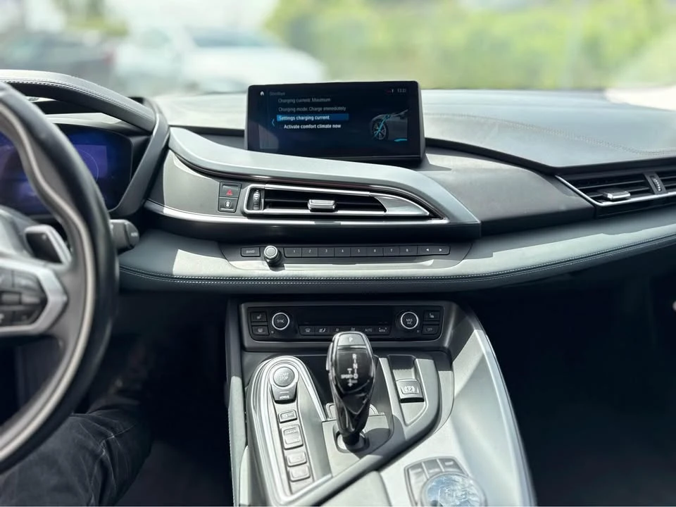 2019 BMW i8 - Image 13 of 16