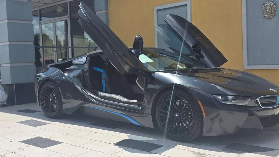 2019 BMW i8 - Image 11 of 20