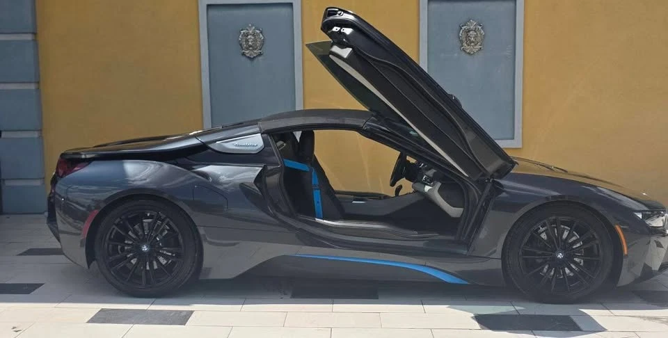 2019 BMW i8 - Image 10 of 20