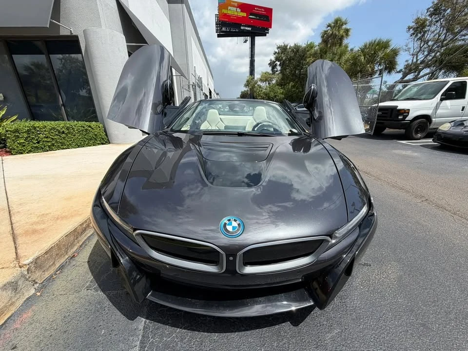 2019 BMW i8 - Image 2 of 4