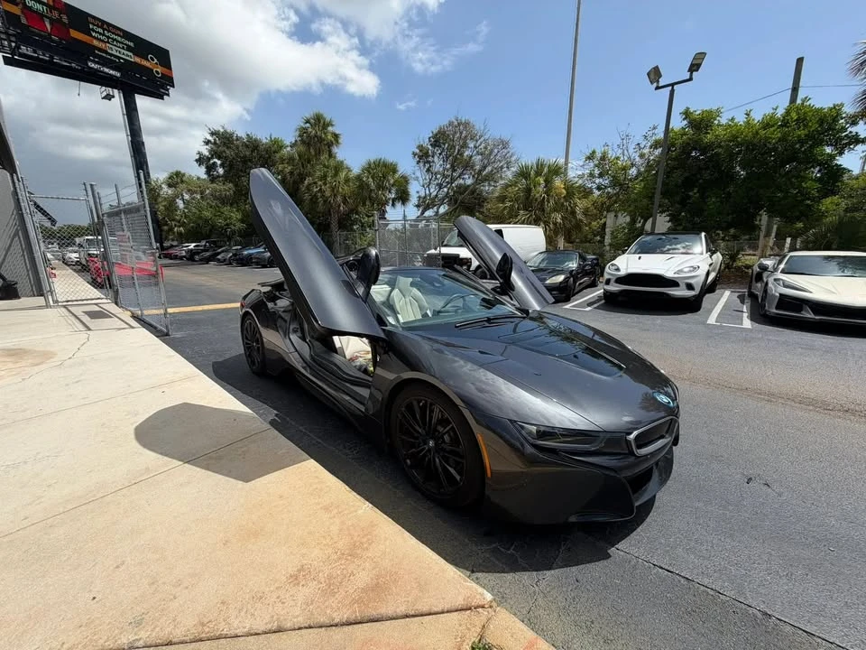 2019 BMW i8 - Image 3 of 4